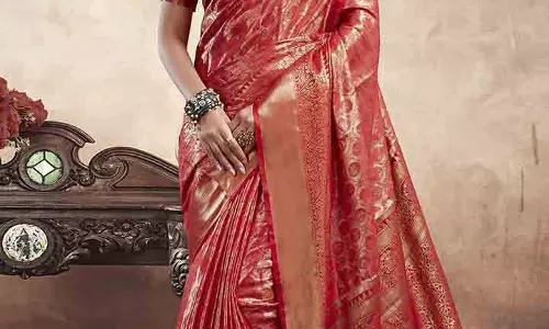 Red Saree For Karwa Chauth: करवा चौथ के मौके पर पहनें ये खूबसूरत लाल साड़ियां