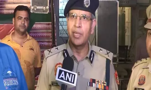 संयुक्त पुलिस आयुक्त Sanjay Kumar Jain ने सीआर पार्क दुर्गा पूजा पंडाल में सुरक्षा की समीक्षा की