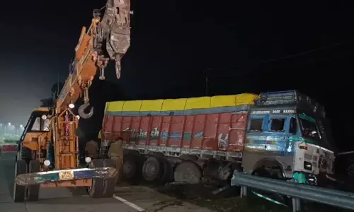 ट्रैक्टर-ट्रक की जोरदार टक्कर, 10 की मौत 3 घायल, VIDEO