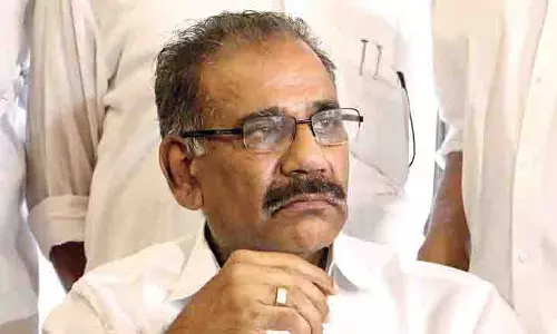 Kerala : सीएम पिनाराई विजयन ने बचाव किया, शशिंद्रन एनसीपी के मंत्री बने रहेंगे Kerala : सीएम पिनाराई विजयन ने बचाव किया, शशिंद्रन एनसीपी के मंत्री बने रहेंगे