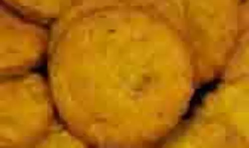 Crispy Mathri Recipe: चना दाल के विशिष्ट स्वाद के साथ कुरकुरी मठरी