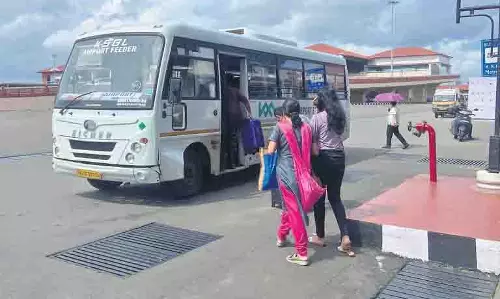 Kerala : बस ऑपरेटरों के लिए यात्रा को आसान बनाने के लिए अब प्रशिक्षित ड्राइवरों और क्रू का एक बैंक बनाया जाएगा Kerala : बस ऑपरेटरों के लिए यात्रा को आसान बनाने के लिए अब प्रशिक्षित ड्राइवरों और क्रू का एक बैंक बनाया जाएगा