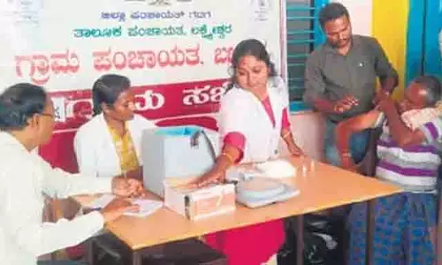 Karnataka : गडग में आवारा कुत्तों के कारण ग्रामीण घरों के अंदर ही रह रहे