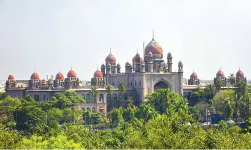 Telangana HC ने विधायकों के दलबदल मामले में एकल न्यायाधीश के आदेश पर रोक लगाने से इनकार कर दिया Telangana HC ने विधायकों के दलबदल मामले में एकल न्यायाधीश के आदेश पर रोक लगाने से इनकार कर दिया