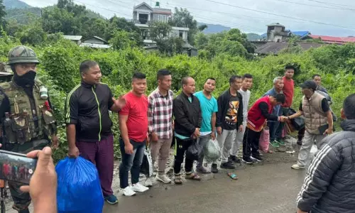 11 कुकी-जो कैदियों को Sajiva सेंट्रल जेल से कांगपोकपी स्थानांतरित किया 11 कुकी-जो कैदियों को Sajiva सेंट्रल जेल से कांगपोकपी स्थानांतरित किया