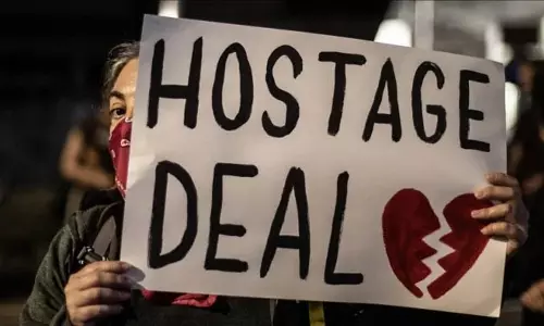 Manipur Hostage Crisis: गहन बातचीत के बाद मैतेई युवक को मुक्त कराया Manipur Hostage Crisis: गहन बातचीत के बाद मैतेई युवक को मुक्त कराया