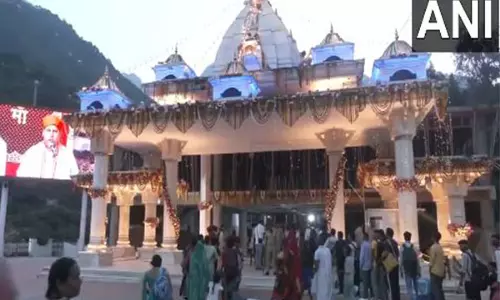 Navratri के दूसरे दिन देशभर के मंदिरों में पूजा-अर्चना के लिए उमड़े श्रद्धालु