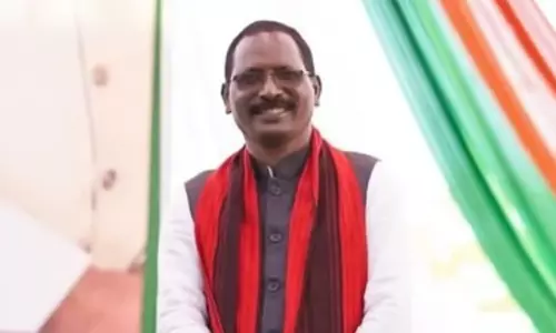 Assam : गोलाघाट के संरक्षक मंत्री संजय किशन ने जिला अधिकारियों के साथ समीक्षा बैठक की