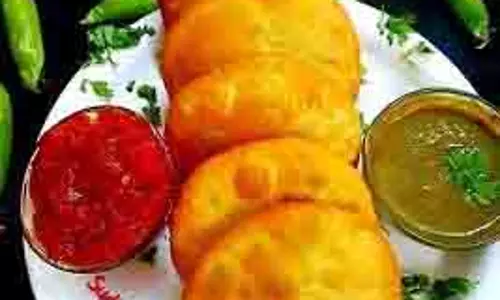 Recipe: गरमागरम कुरकुरी हरी मटर की कचौरी Recipe: गरमागरम कुरकुरी हरी मटर की कचौरी