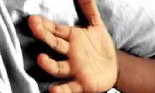 Bihar: खेलते समय बाढ़ के पानी में गिरी  मासूम