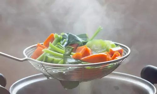 भाप में पकाने से भोजन का स्वास्थ्य और स्वाद बरकरार रहता भाप में पकाने से भोजन का स्वास्थ्य और स्वाद बरकरार रहता