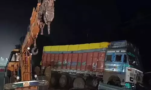 Mirzapur: ट्रक की टक्कर से 10 लोगों की मौत हुई