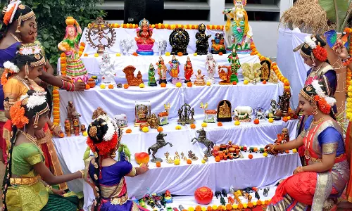 Vizag में बोम्मला कोलुवु परंपरा फल-फूल रही