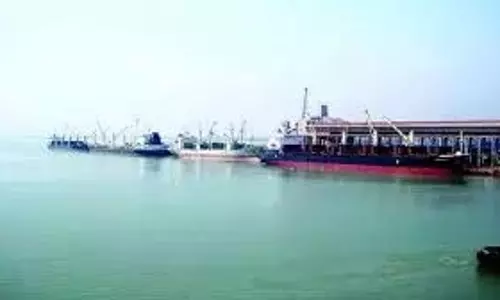 Kakinada एंकरेज पोर्ट पर डैमोकल्स की तलवार