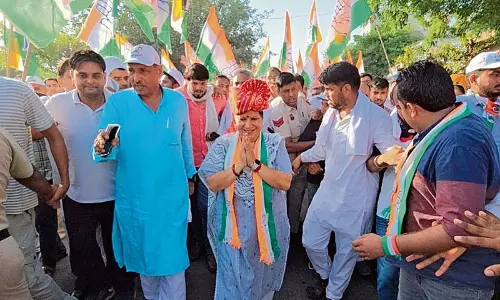 Haryana : भुक्कल चिरंजीव ने झज्जर,रेवाड़ी में रोड शो निकाला Haryana : भुक्कल चिरंजीव ने झज्जर,रेवाड़ी में रोड शो निकाला