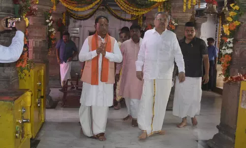 CM विष्णुदेव साय ने बस्तर की आराध्य देवी मां दंतेश्वरी की पूजा-अर्चना की CM विष्णुदेव साय ने बस्तर की आराध्य देवी मां दंतेश्वरी की पूजा-अर्चना की