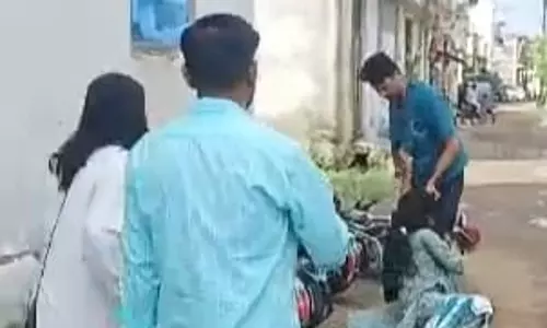 Jabalpur: पति ने प्रेमिका के साथ मिलकर पत्नी को जमकर पीटा Jabalpur: पति ने प्रेमिका के साथ मिलकर पत्नी को जमकर पीटा