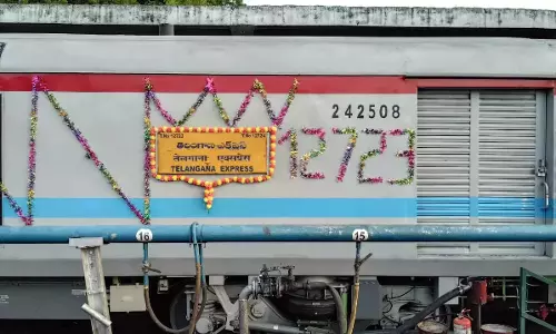 Telangana एक्सप्रेस ने मनाई 48वीं वर्षगांठ Telangana एक्सप्रेस ने मनाई 48वीं वर्षगांठ