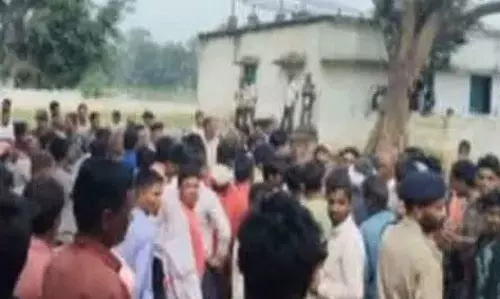 देवी दुर्गा की मूर्ति स्थापित करने से रोका, जमकर हुआ विवाद