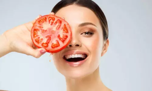 Lifestyle: गुलाबी गाल पाने के लिए रोजाना खायें कच्चे टमाटर