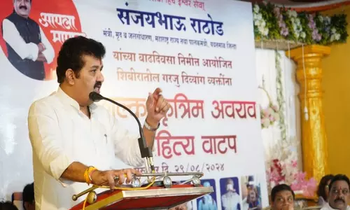 Maharashtra के मंत्री की कार यवतमाल जिले में दुर्घटनाग्रस्त Maharashtra के मंत्री की कार यवतमाल जिले में दुर्घटनाग्रस्त