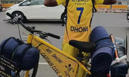 MS Dhoni से मिलने के लिए फैन ने 12,000 किमी की यात्रा की