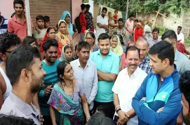 Indore: महापौर पुष्यमित्र भार्गव वार्ड 35 में सफाई व्यवस्था की व्यवस्था देखने पहुंचे Indore: महापौर पुष्यमित्र भार्गव वार्ड 35 में सफाई व्यवस्था की व्यवस्था देखने पहुंचे