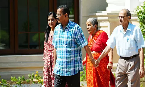 Arvind Kejriwal ने सरकारी आवास खाली किया, लुटियंस दिल्ली में पार्टी सांसद के बंगले में गए Arvind Kejriwal ने सरकारी आवास खाली किया, लुटियंस दिल्ली में पार्टी सांसद के बंगले में गए