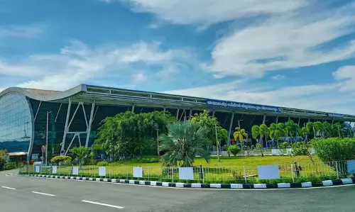 KERALA : टीवीएम हवाई अड्डे पर प्रस्थान से पहले एयर इंडिया एक्सप्रेस की उड़ान में धुआं पाया गया KERALA : टीवीएम हवाई अड्डे पर प्रस्थान से पहले एयर इंडिया एक्सप्रेस की उड़ान में धुआं पाया गया