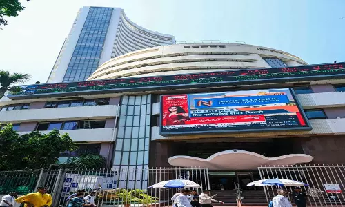 Stock Market में भारी उतार-चढ़ाव, सेंसेक्स और निफ्टी में करीब 1 फीसदी की गिरावट Stock Market में भारी उतार-चढ़ाव, सेंसेक्स और निफ्टी में करीब 1 फीसदी की गिरावट