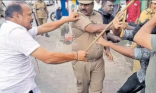 Kerala सदा पुलिस का कहना है कि अधिकारियों ने वाईसी लोगों पर हमला नहीं किया Kerala सदा पुलिस का कहना है कि अधिकारियों ने वाईसी लोगों पर हमला नहीं किया