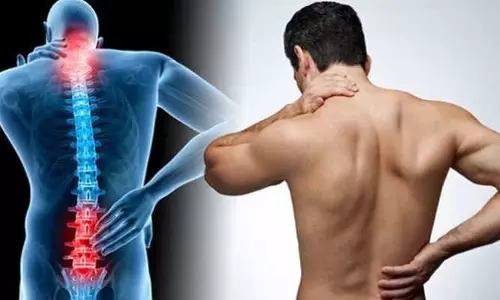 पीठ दर्द से बचने के लिए बैठे रहने का समय कम करें: अध्ययन