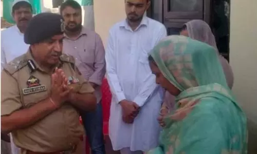 शहीद के परिवार से मिले JSK रेंज के DIG