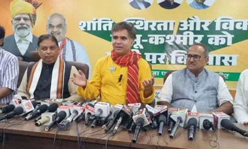 Raina: भाजपा सबसे बड़ी पार्टी बनकर उभरेगी Raina: भाजपा सबसे बड़ी पार्टी बनकर उभरेगी