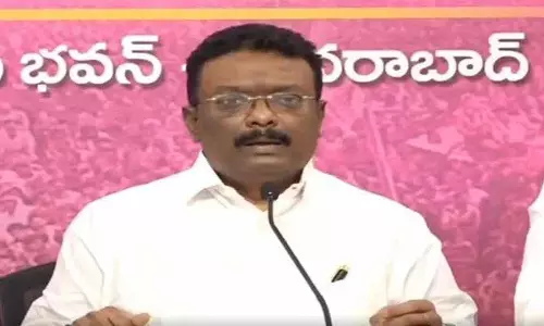 BRS नेता दासोजू श्रवण ने कोंडा सुरेखा के खिलाफ कार्रवाई की मांग की