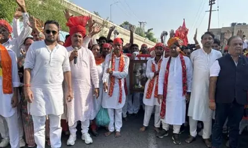 DFSS ने गुफा मंदिर तक छड़ी यात्रा निकाली DFSS ने गुफा मंदिर तक छड़ी यात्रा निकाली