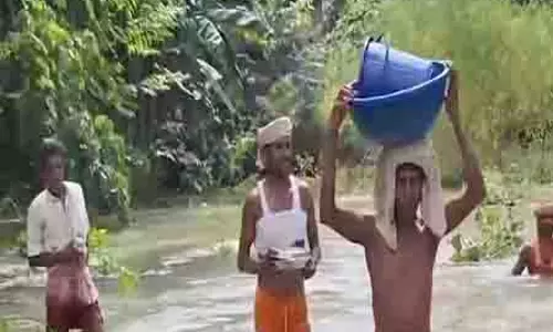 Bihar: बाढ़ की स्थिति गंभीर बनी हुई, मुजफ्फरपुर में स्थानीय लोग विस्थापित Bihar: बाढ़ की स्थिति गंभीर बनी हुई, मुजफ्फरपुर में स्थानीय लोग विस्थापित