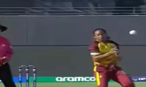 मैच के दौरान West Indies की स्पिनर जैदा जेम्स के जबड़े में लगी चोट, वीडियो... मैच के दौरान West Indies की स्पिनर जैदा जेम्स के जबड़े में लगी चोट, वीडियो...