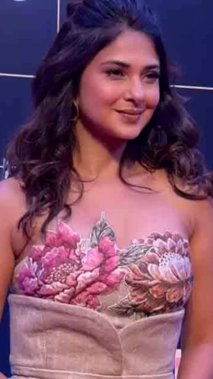 जेनिफर विंगेट का खूबसूरत लुक