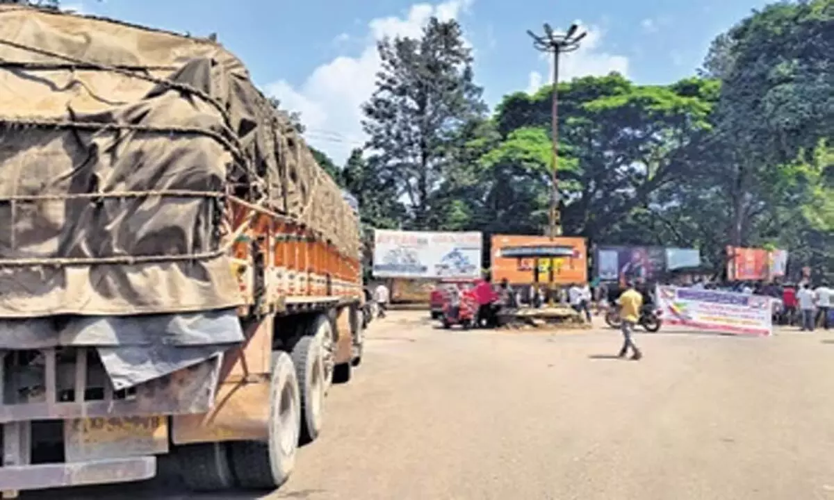 Odisha: स्थानीय स्तर पर भर्ती को लेकर बंद से जनजीवन प्रभावित