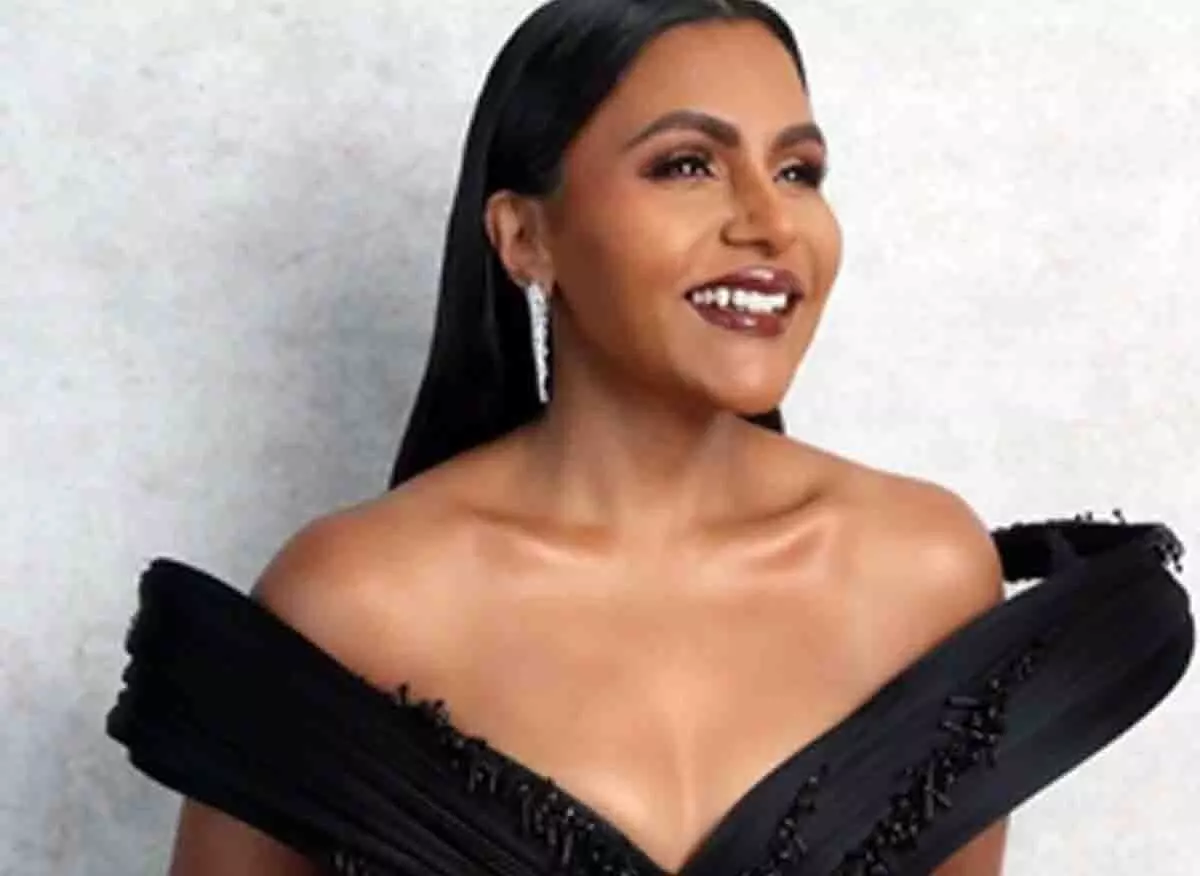 Mindy Kaling ने खुलासा की, ग्लैमर में रहना कभी पुराना नहीं होता