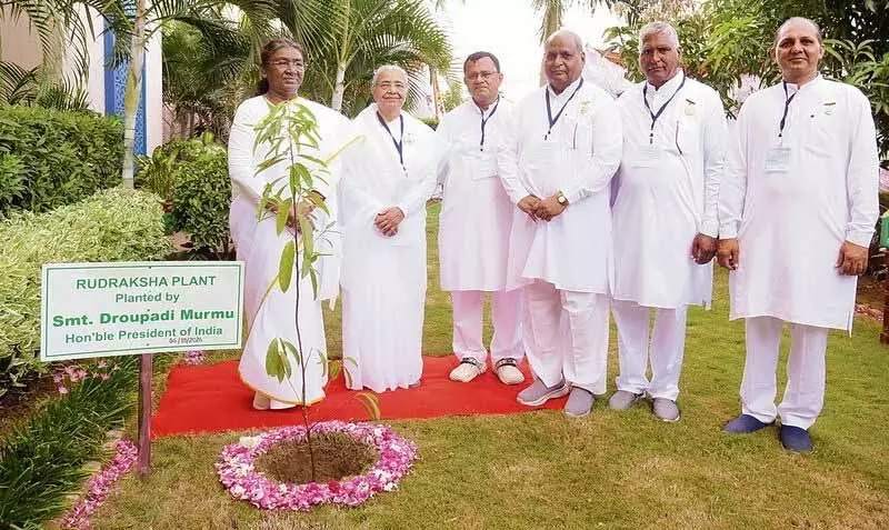 President Murmu ने ब्रह्माकुमारीज के वैश्विक शिखर सम्मेलन का उद्घाटन किया