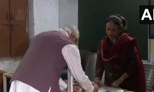 हरियाणा विधानसभा चुनाव 2024, मतदान शुरू, खट्टर ने डाला वोट हरियाणा विधानसभा चुनाव 2024, मतदान शुरू, खट्टर ने डाला वोट