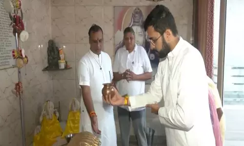 कांग्रेस उम्मीदवार Aditya Surjewala ने वोट डालने से पहले पूजा-अर्चना की
