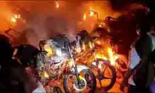 MP News: हीरो मोटरसाइकिल शोरूम में लगी आग, गाड़ियां जलकर राख