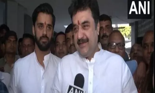 Haryana: भाजपा नेता कुलदीप बिश्नोई और उनके बेटे भव्य ने वोट डाला Haryana: भाजपा नेता कुलदीप बिश्नोई और उनके बेटे भव्य ने वोट डाला