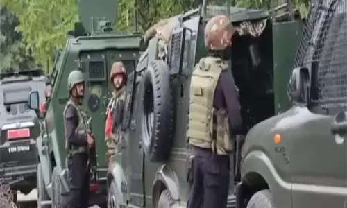 J-K: कुपवाड़ा में आतंकवादियों और सुरक्षा बलों के बीच गोलीबारी