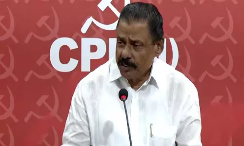 Kerala CM ने सोने की तस्करी पर गलत बयान दिया, माकपा ने झूठे आख्यानों की निंदा की Kerala CM ने सोने की तस्करी पर गलत बयान दिया, माकपा ने झूठे आख्यानों की निंदा की