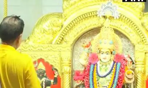 नवरात्रि के तीसरे दिन Delhi के झंडेवालान माता मंदिर में आरती की गई