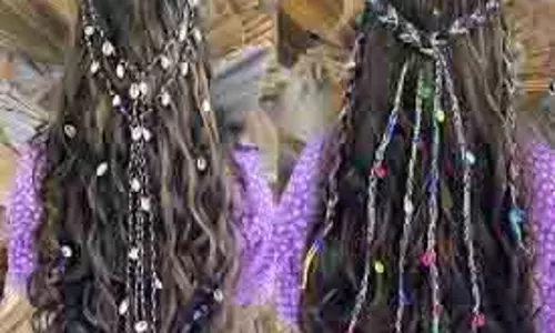 Garba Look: गरबा नाइट्स के लिए बनाएं ट्रेंडी हेयरस्टाइल Garba Look: गरबा नाइट्स के लिए बनाएं ट्रेंडी हेयरस्टाइल
